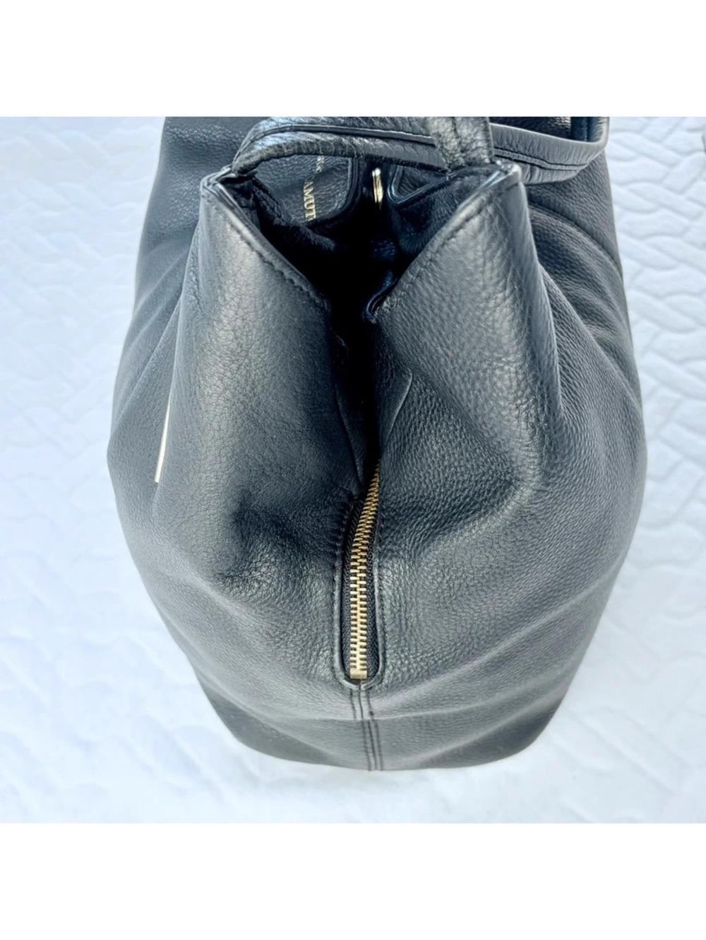 Vince Camuto leather tote Black with Gold hardware Minimalist Classic - Picture 5 of 12